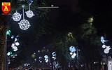 Đẹp mê mẩn với các mẫu đèn trang trí trên đường phố Hà Nội